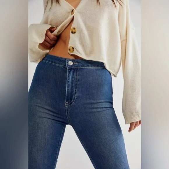 NWT Free People Just Float On Flare. High rise  Jeans  Women Size 28 - Picture 4 of 15